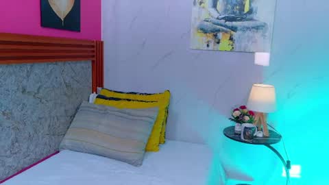 Snapshot of littlee_emilyy_ chatting on 07-28-26, 04:39 Emily online show from 07-28-26, 04:39