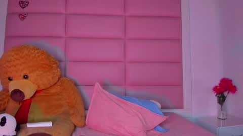 littlee_emma_ online show from 01-11-25, 09:04