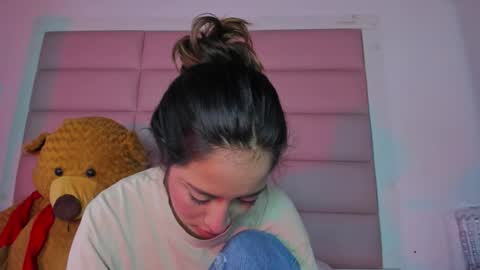 Snapshot of littlee_emma_ chatting on 12-23-25, 05:49 littlee_emma_ online show from 12-23-25, 05:49