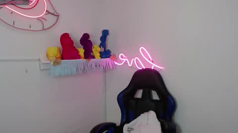 Snapshot of littlee_red chatting on 11-06-25, 09:26 Angel online show from 11-06-25, 09:26