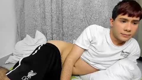 Snapshot of littlejames_ chatting on 06-11-26, 02:53 James online show from 06-11-26, 02:53