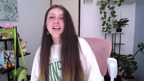 Snapshot of littlelaksmi chatting on 02-23-25, 01:02 Laksmi online show from 02-23-25, 01:02
