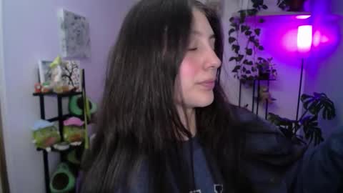 Snapshot of littlelaksmi chatting on 10-22-25, 09:25 Laksmi online show from 10-22-25, 09:25