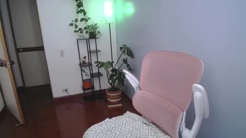 Snapshot of littlelaksmi chatting on 01-15-26, 09:40 Laksmi online show from 01-15-26, 09:40