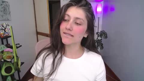 Snapshot of littlelaksmi chatting on 02-04-26, 09:53 Laksmi online show from 02-04-26, 09:53