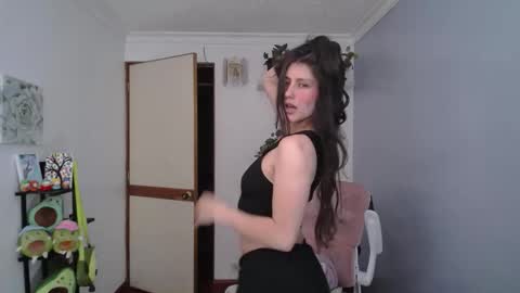 Snapshot of littlelaksmi chatting on 02-25-26, 09:46 Laksmi online show from 02-25-26, 09:46