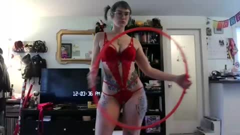Snapshot of littlemissbuttbutt chatting on 12-24-24, 05:02 Madam Buttons online show from 12-24-24, 05:02