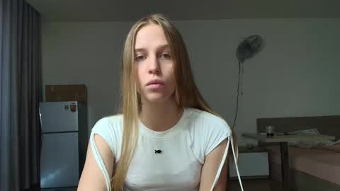 Snapshot of littlemolly1 chatting on 09-12-25, 10:15 Little Molly online show from 09-12-25, 10:15