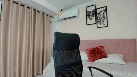 Sarahs Room online show from 10-16-25, 08:10