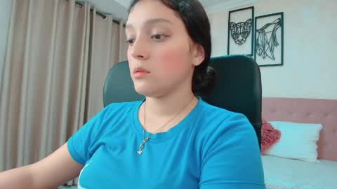 Snapshot of littlemolly_pregnant chatting on 05-27-26, 12:40 Sarahs Room online show from 05-27-26, 12:40