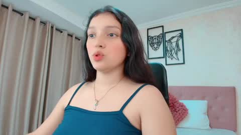 Snapshot of littlemolly_pregnant chatting on 06-05-26, 11:10 Sarahs Room online show from 06-05-26, 11:10