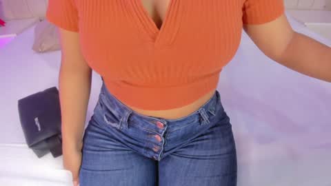 im olivia IG littleolivia01 online show from 01-28-25, 01:05