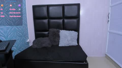 Snapshot of littleparker chatting on 01-03-25, 12:19 PARKER online show from 01-03-25, 12:19