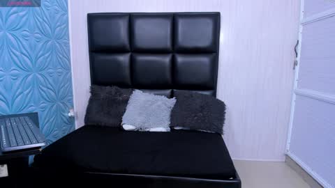 Snapshot of littleparker chatting on 01-15-25, 12:25 PARKER online show from 01-15-25, 12:25