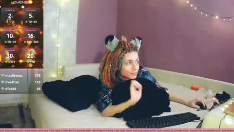 Felix online show from 12-31-24, 03:01