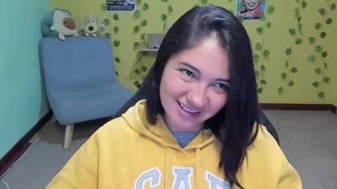 Mia  Wednesday to Sunday 730 am to 1030 am Colombian Hour D online show from 11-21-25, 04:33