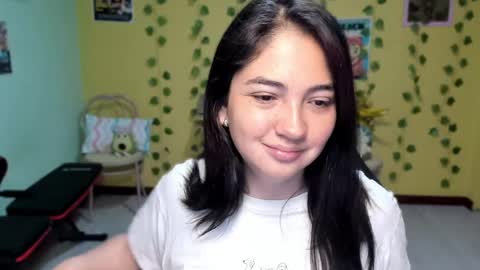 Snapshot of littleprety6969 chatting on 05-14-26, 04:30 Mia Wednesday to Sunday 730 am to 1030 am Colombian Hour D online show from 05-14-26, 04:30