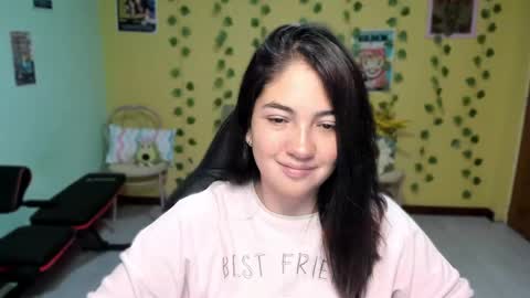 Snapshot of littleprety6969 chatting on 05-15-26, 05:14 Mia Wednesday to Sunday 730 am to 1030 am Colombian Hour D online show from 05-15-26, 05:14