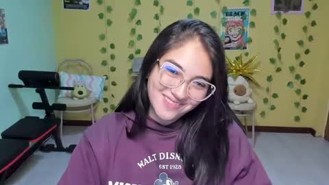 Snapshot of littleprety6969 chatting on 06-12-26, 05:28 Mia Wednesday to Sunday 730 am to 1030 am Colombian Hour D online show from 06-12-26, 05:28