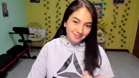 Snapshot of littleprety6969 chatting on 06-14-26, 05:31 Mia Wednesday to Sunday 730 am to 1030 am Colombian Hour D online show from 06-14-26, 05:31