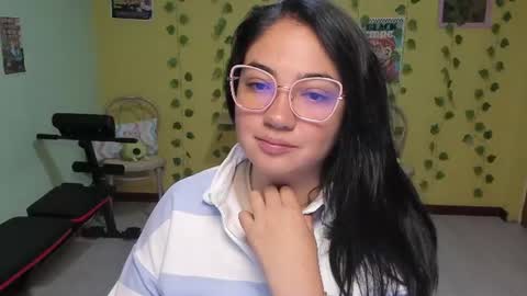 Snapshot of littleprety6969 chatting on 06-20-26, 04:48 Mia Wednesday to Sunday 730 am to 1030 am Colombian Hour D online show from 06-20-26, 04:48
