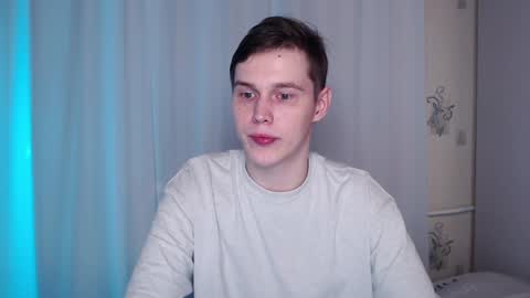 Snapshot of littlesadcabbage chatting on 12-23-24, 11:28 Sonnenschein online show from 12-23-24, 11:28