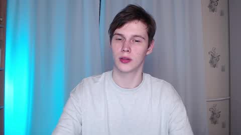 Snapshot of littlesadcabbage chatting on 02-01-25, 01:23 Sonnenschein online show from 02-01-25, 01:23