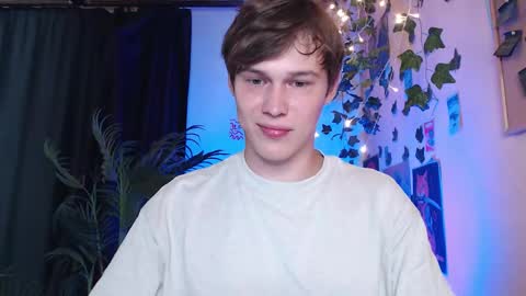 Snapshot of littlesadcabbage chatting on 09-08-25, 07:35 Sonnenschein online show from 09-08-25, 07:35