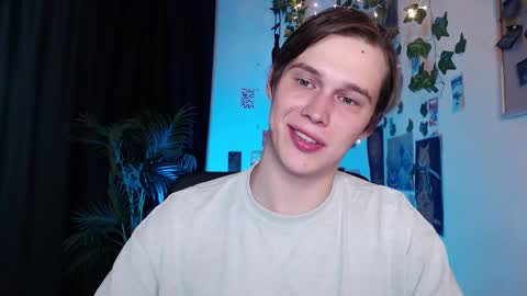 Snapshot of littlesadcabbage chatting on 10-21-25, 10:21 Sonnenschein online show from 10-21-25, 10:21