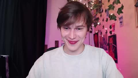 Snapshot of littlesadcabbage chatting on 10-24-25, 04:20 Sonnenschein online show from 10-24-25, 04:20