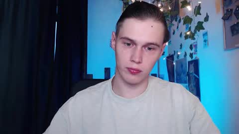 Snapshot of littlesadcabbage chatting on 10-30-25, 05:20 Sonnenschein online show from 10-30-25, 05:20