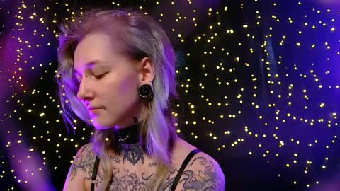 Niki  free tg channel with some photos gifs and info about streams  online show from 02-12-26, 06:08