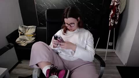 Snapshot of littleviki_ chatting on 11-27-25, 08:27 Viki online show from 11-27-25, 08:27