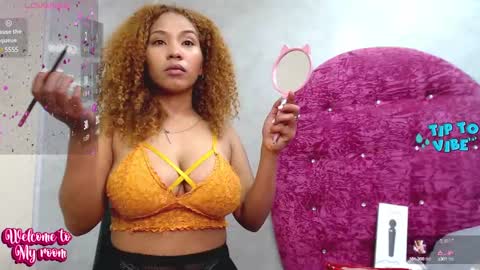 Snapshot of litzy_curly chatting on 12-15-24, 03:31 Litzy online show from 12-15-24, 03:31