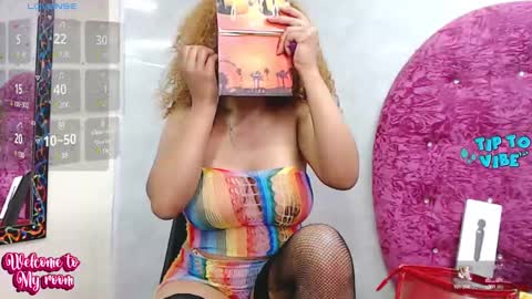 Snapshot of litzy_curly chatting on 02-04-25, 03:04 Litzy online show from 02-04-25, 03:04