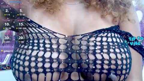 Snapshot of litzy_curly chatting on 02-18-25, 04:37 Litzy online show from 02-18-25, 04:37