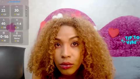 Snapshot of litzy_curly chatting on 09-19-25, 03:56 Litzy online show from 09-19-25, 03:56