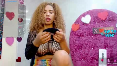 Snapshot of litzy_curly chatting on 09-21-25, 03:57 Litzy online show from 09-21-25, 03:57