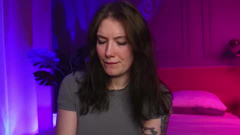 Liv 3 online show from 11-22-25, 01:43