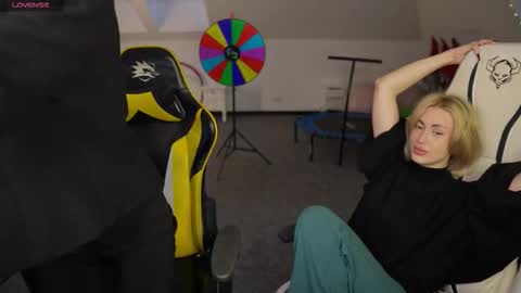 Sheryl online show from 12-04-25, 11:19