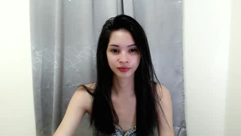 Snapshot of liviacum_ chatting on 11-22-25, 03:33 Lvia online show from 11-22-25, 03:33