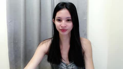 Snapshot of liviacum_ chatting on 11-24-25, 01:55 Lvia online show from 11-24-25, 01:55