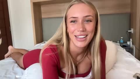 Snapshot of livslifee chatting on 12-04-25, 03:16 olivia online show from 12-04-25, 03:16