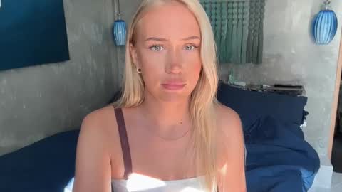 Snapshot of livslifee chatting on 03-17-26, 01:10 olivia online show from 03-17-26, 01:10