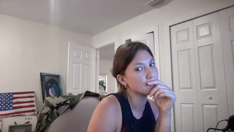 Snapshot of livvyybearxx chatting on 06-27-26, 10:48 liv online show from 06-27-26, 10:48