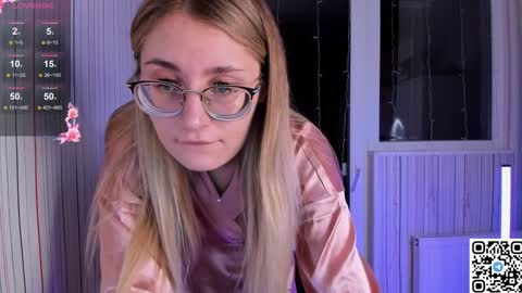 Snapshot of livyybosom chatting on 01-20-25, 03:18 My name is Livy Nice to meet you Thumbs up please its important online show from 01-20-25, 03:18