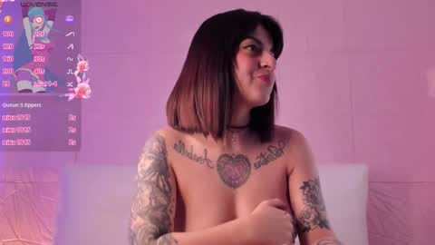 Snapshot of liz_grey_ chatting on 11-13-25, 11:58 online show from 11-13-25, 11:58