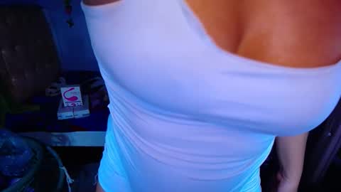 Snapshot of liz_tyler chatting on 06-05-26, 10:48 Liz Tyler online show from 06-05-26, 10:48