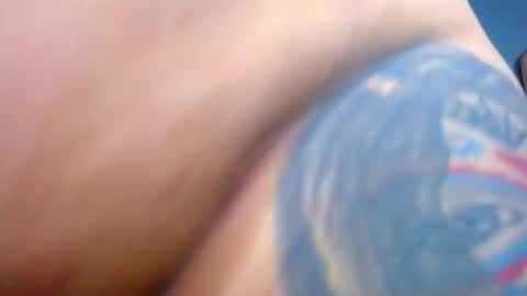 Snapshot of liz_tyler chatting on 06-11-26, 01:49 Liz Tyler online show from 06-11-26, 01:49