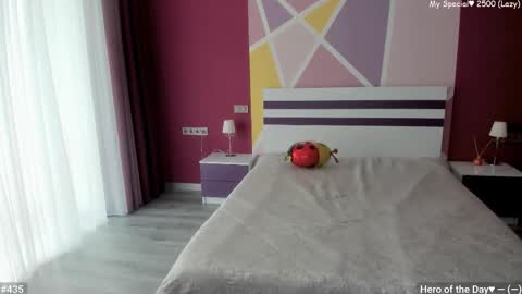 Girl next door online show from 09-10-25, 11:43